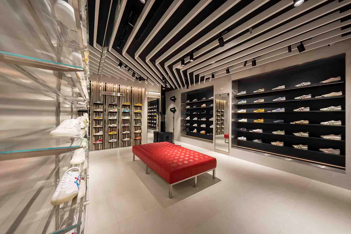 Onitsuka Tiger 台北微風信義旗艦店
