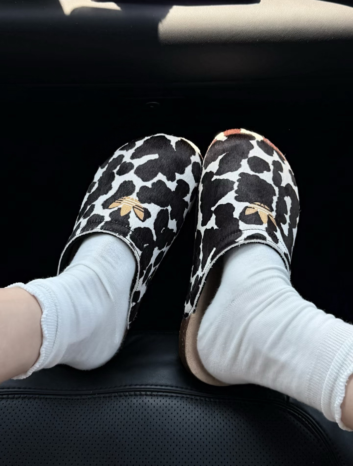 Adidas Originals Adimule ”COW PRINT" 勃肯鞋 乳牛紋 奶牛紋 黑白 穆勒鞋 包頭拖鞋 懶人鞋 半拖鞋 KI0407/預購