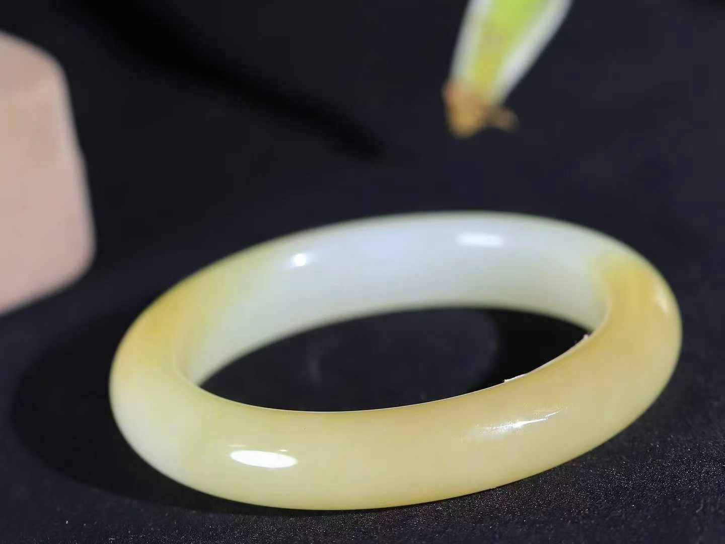 79721 51mm和田玉暖玉生香手鐲 (50-52)