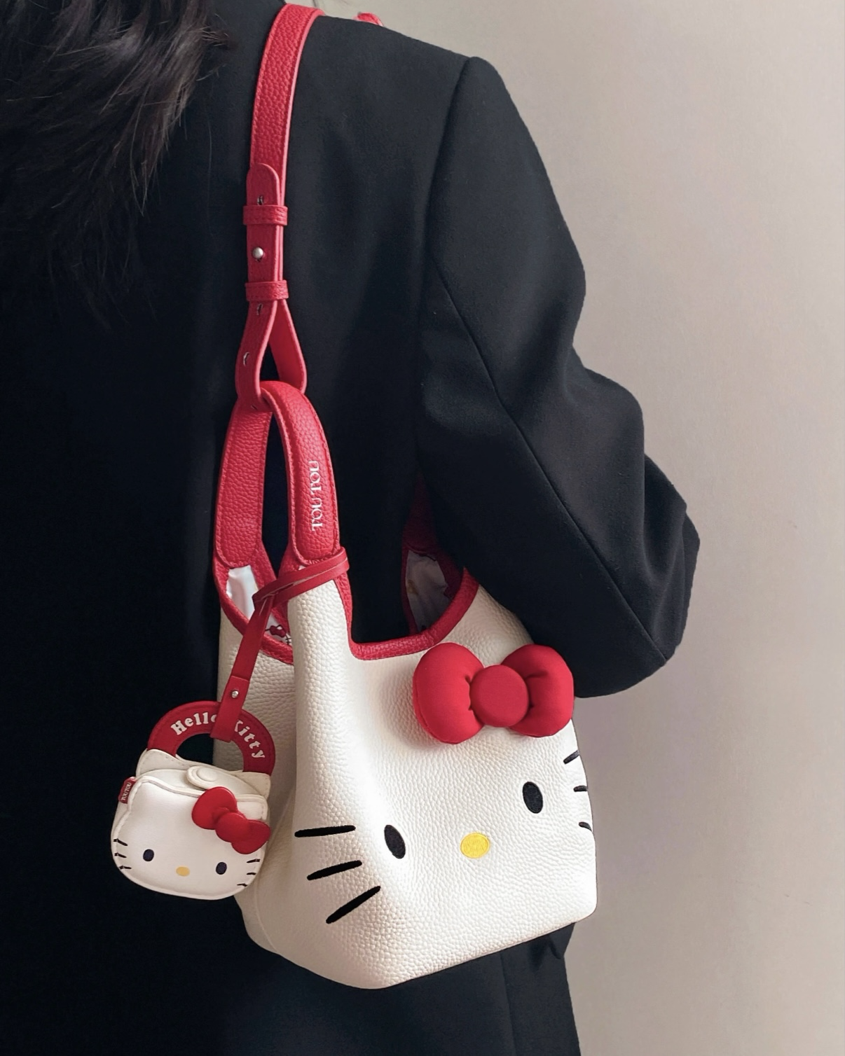 <買大送小!!!>TOUTOU x HELLO KITTY 牛皮菜籃包 水桶包 肩背包 手提包