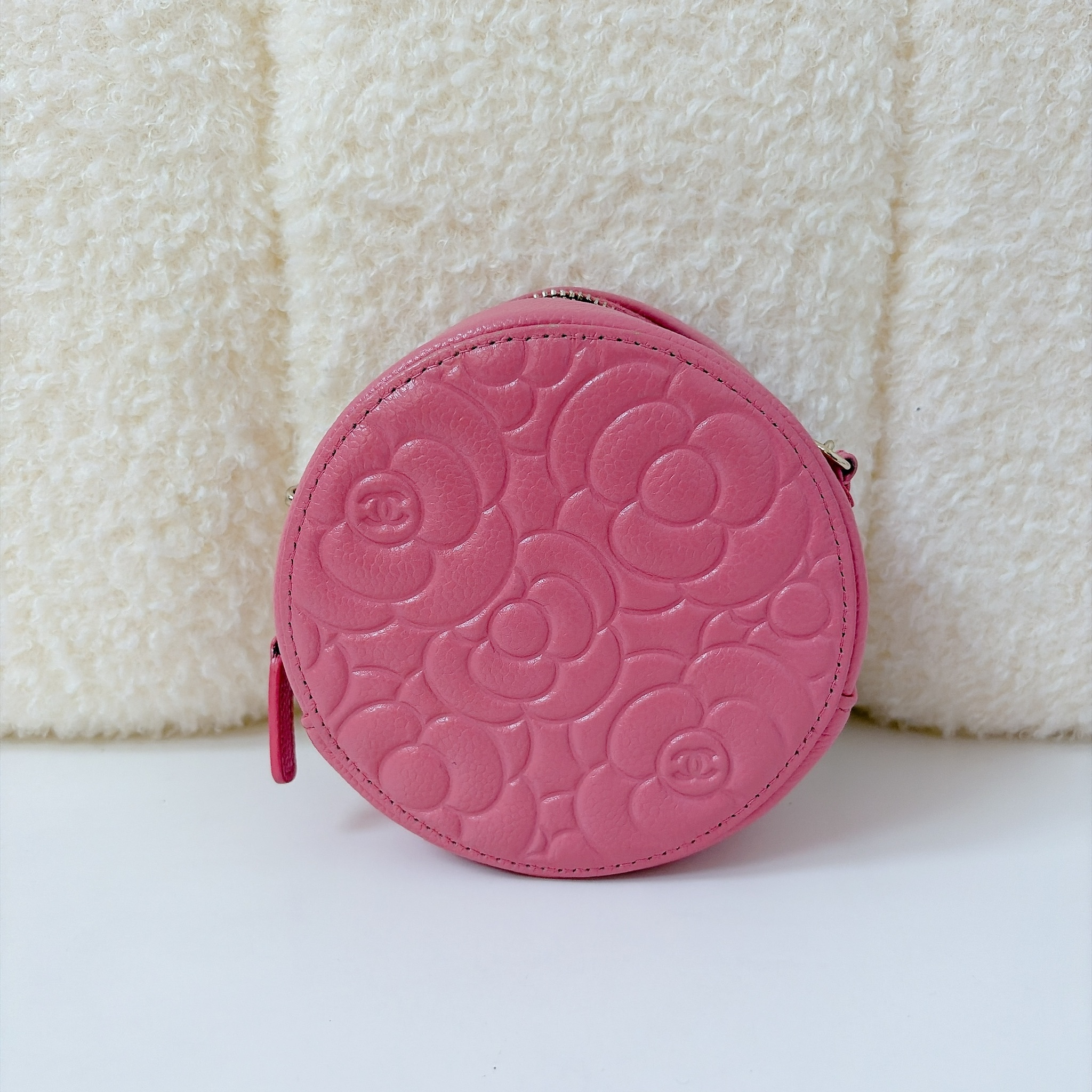 Chanel Camellia Embossed Round Clutch With Chain - Pink / SHW