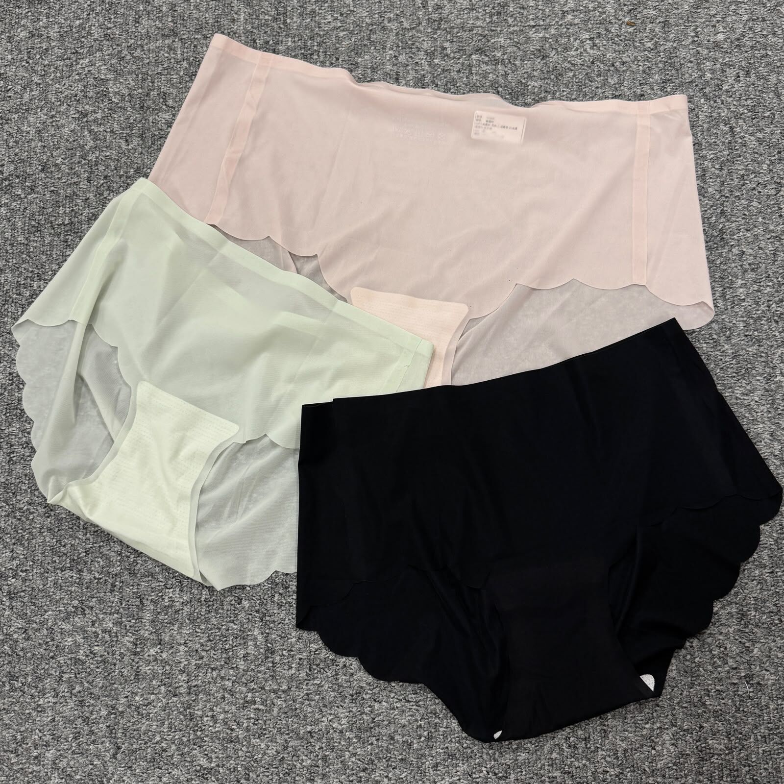 1506# 超薄冰絲內褲