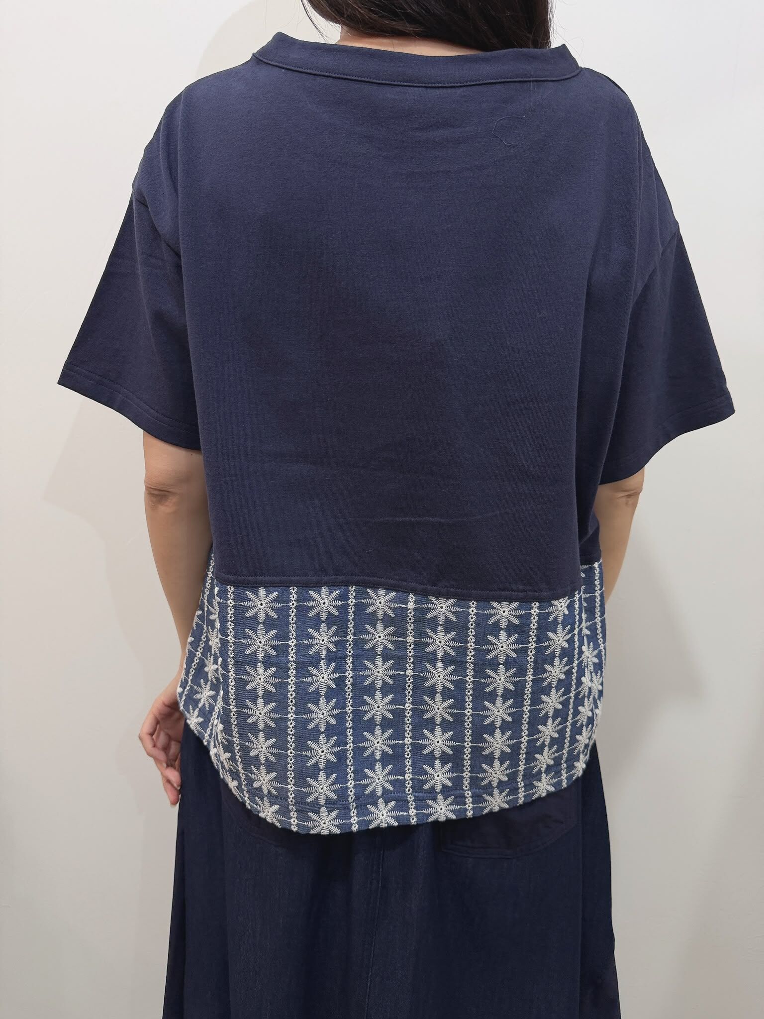 LN 刺繡牛仔布 x 針織混紡下擺 TOP