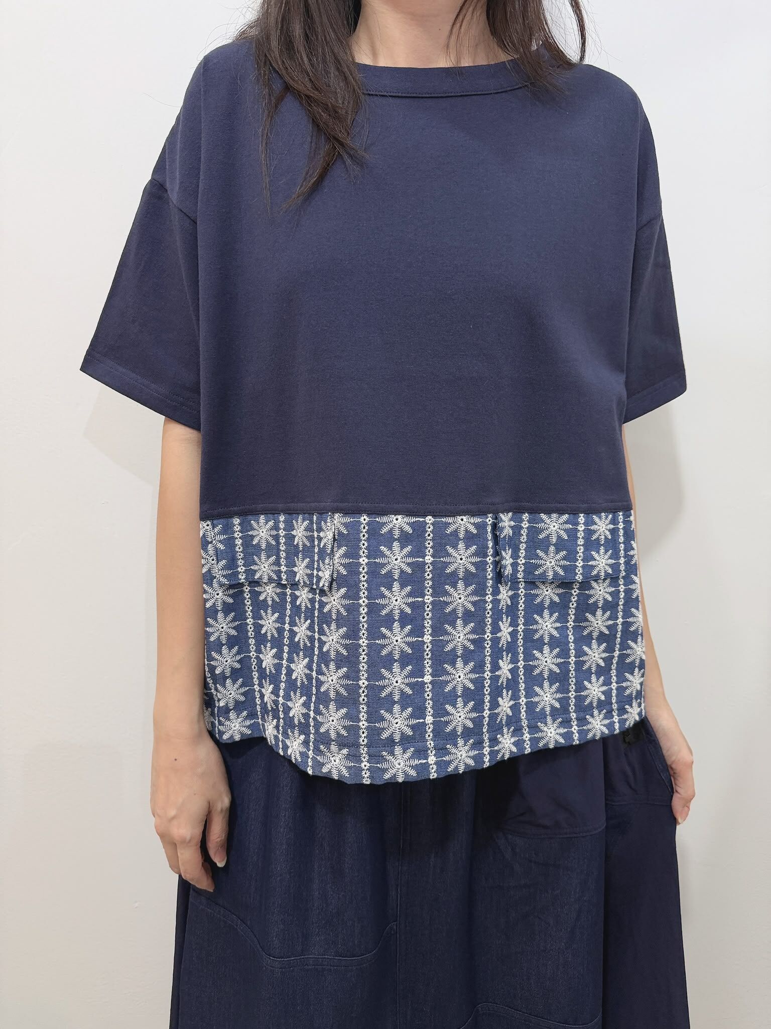 LN 刺繡牛仔布 x 針織混紡下擺 TOP