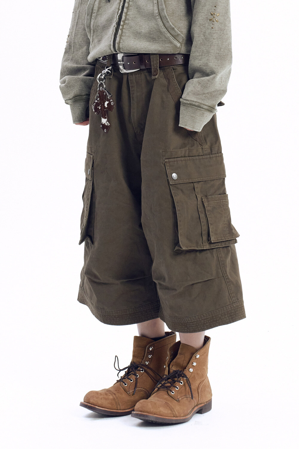 (K14)Knee Pin-Tuck Bermuda Cargo Pants (Brown)