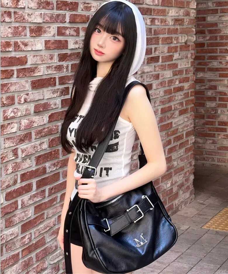 【OWN】Mucent 側背包 單肩包 金屬 皮革 皮帶 經典 男女通用 黑色 P0000BFS