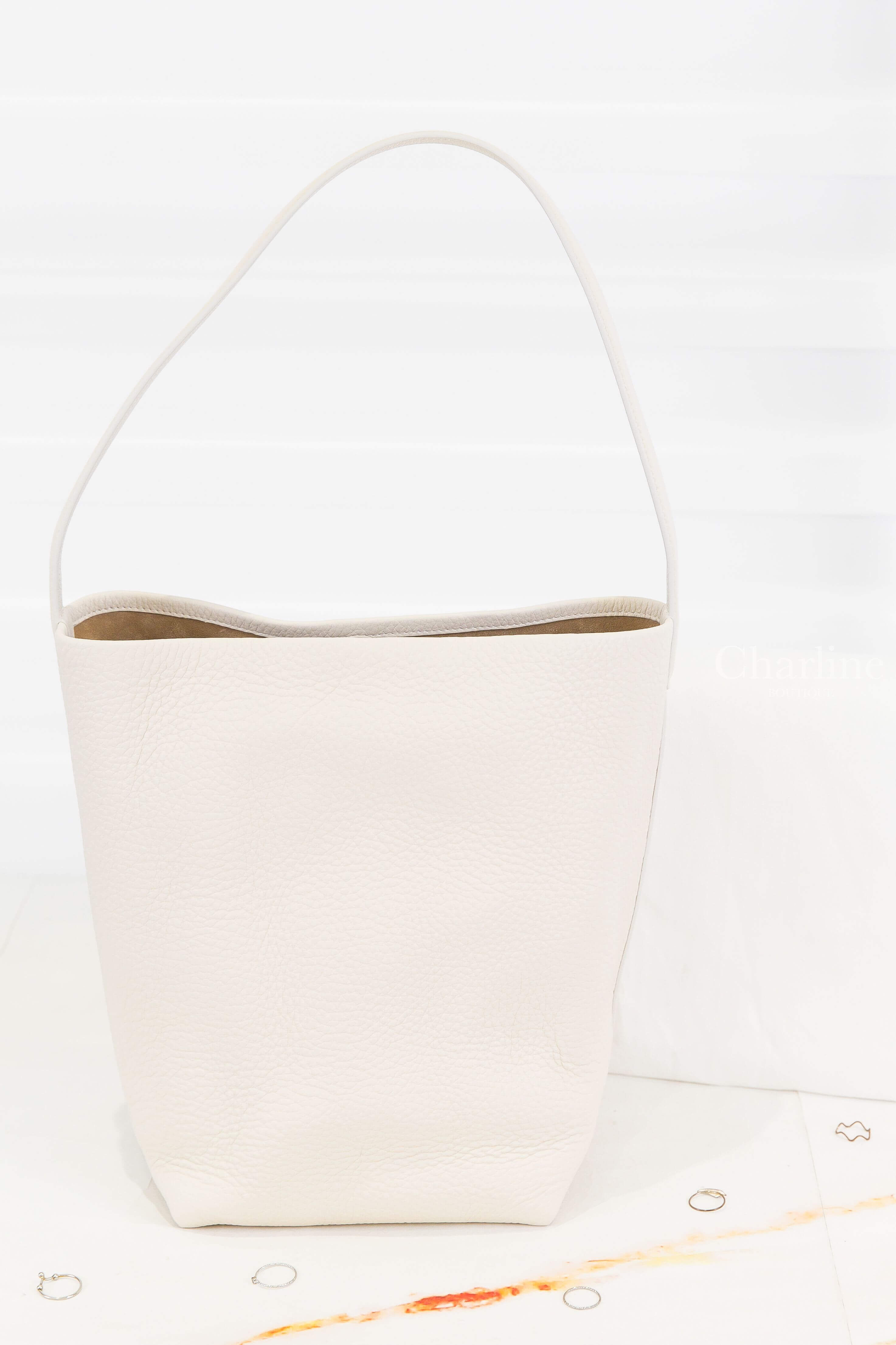 The Row Medium N/S Park Tote Bag 象牙白中型小牛皮壓紋同色字母手提肩背包-Charline Boutique 精品代購