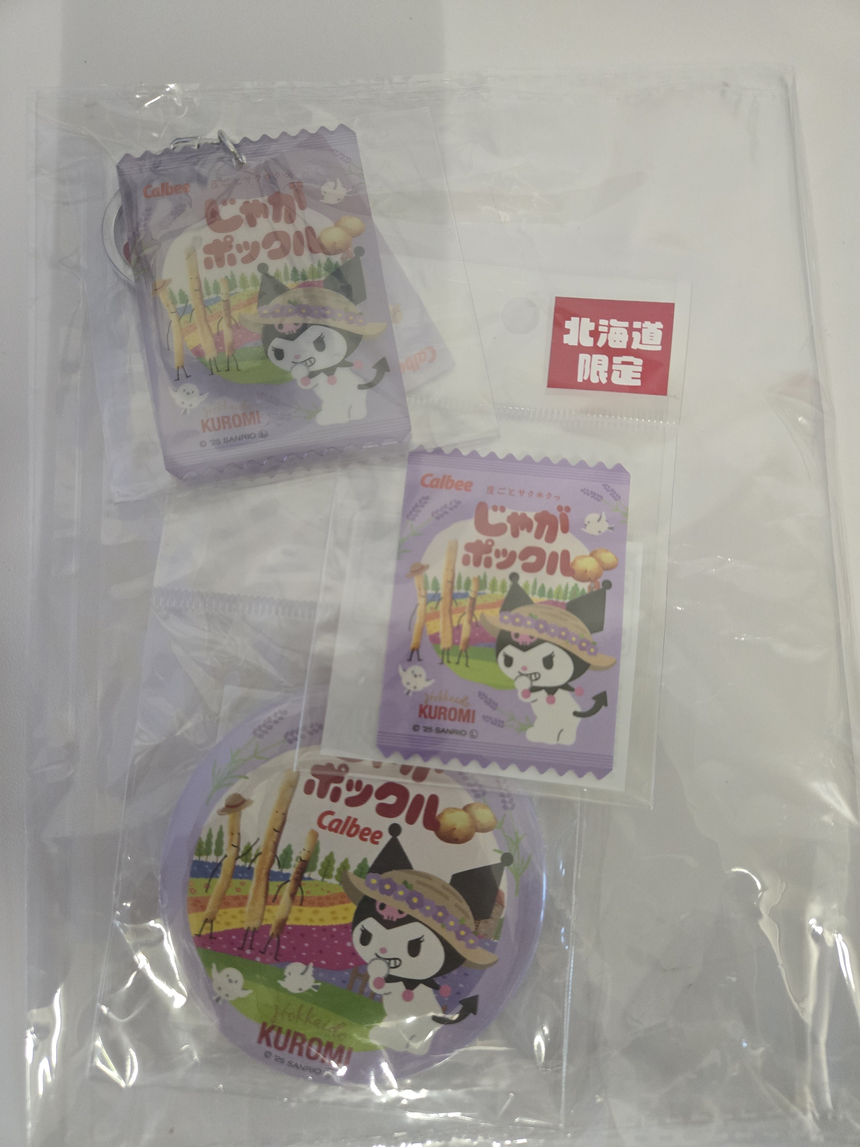 アクリルキーホルダー&ステッカー&缶バッジ SET Sanrio X Calbee X Hokaiido