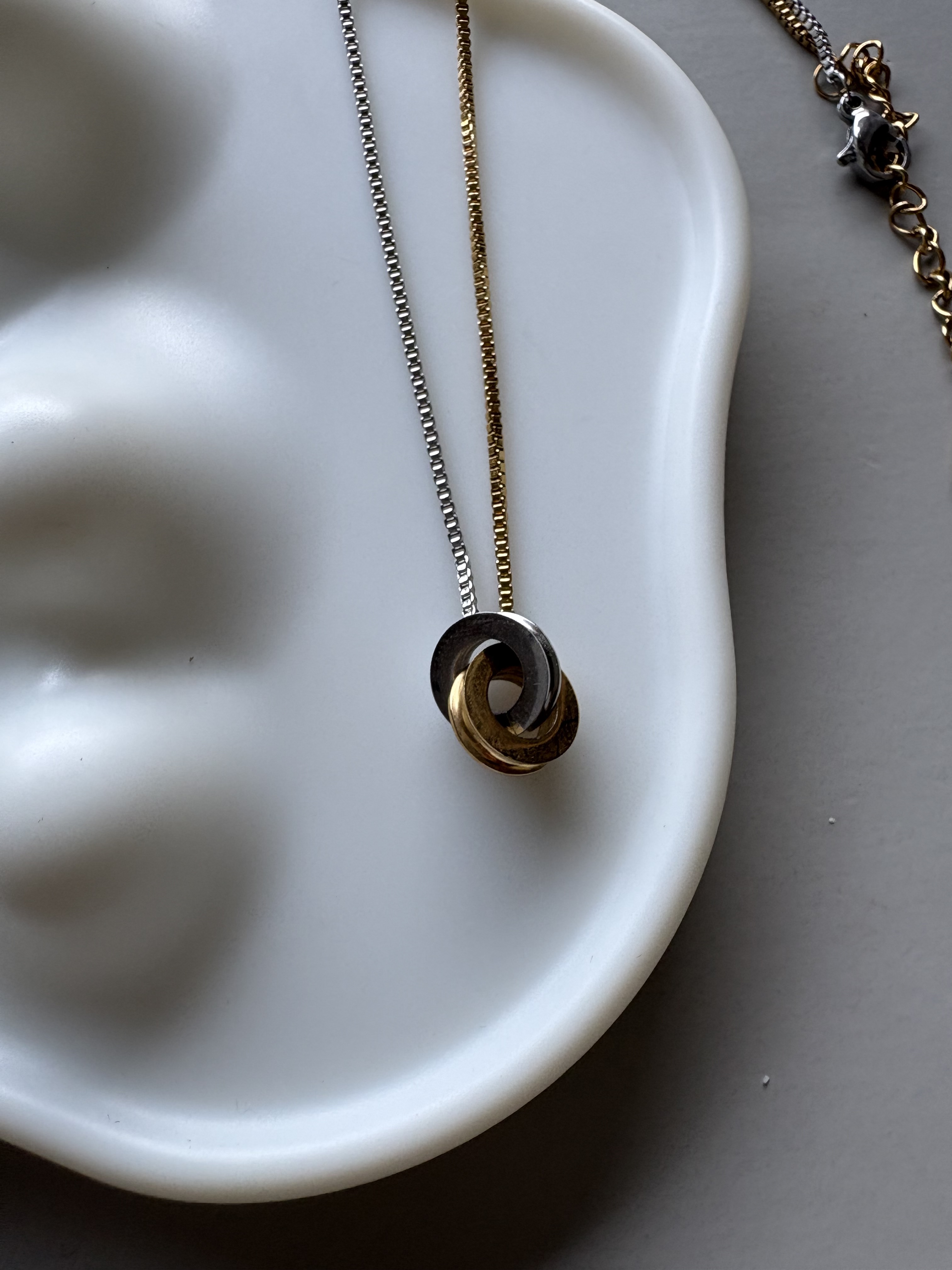 rocking necklace