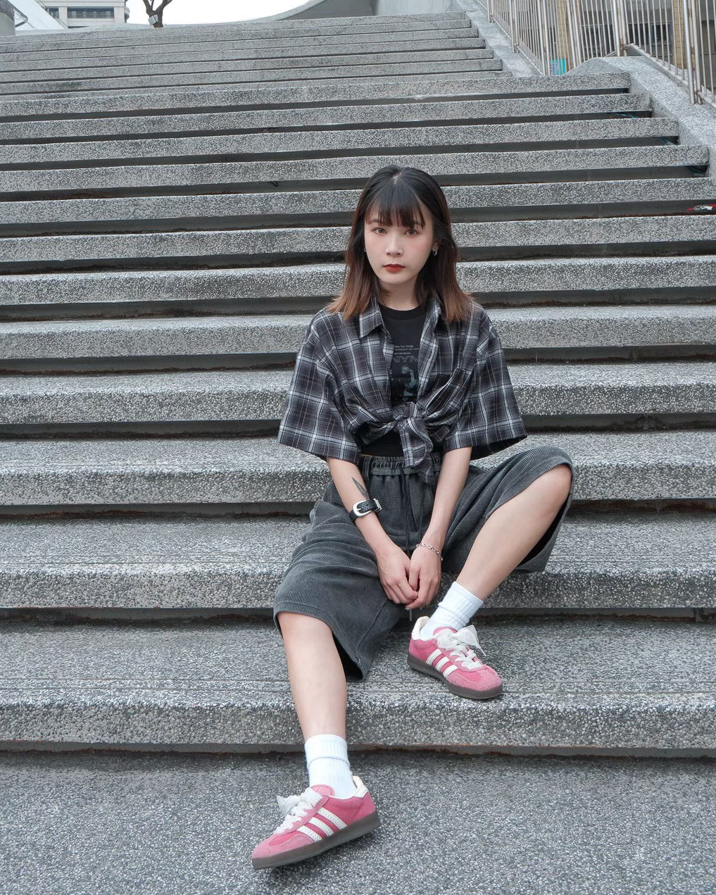 EDDIE LOOK 01