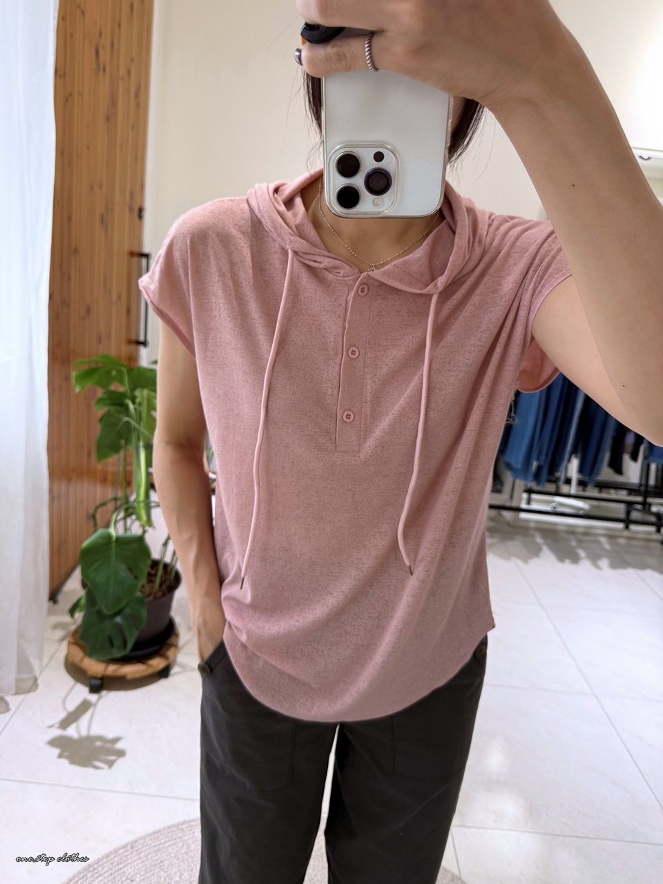 正韓涼感排釦紗質帽T (粉)