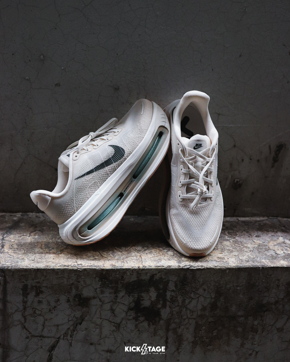 男鞋 NIKE VOMERO PREMIUM 沙色 綠邊 氣墊 緩震 透氣 慢跑 運動鞋【HQ2050-106】