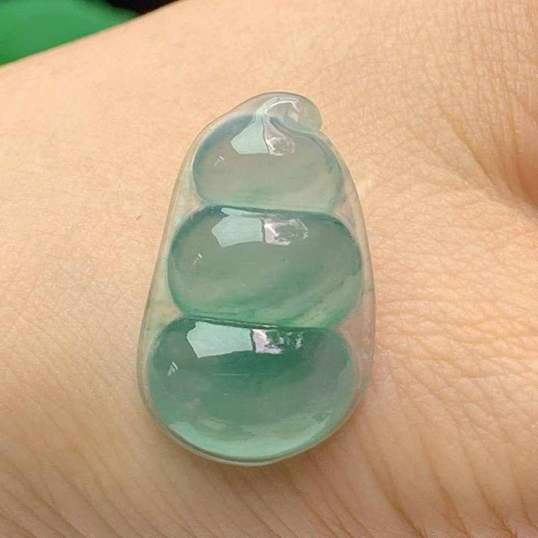 711334 翡翠冰種飄花福豆