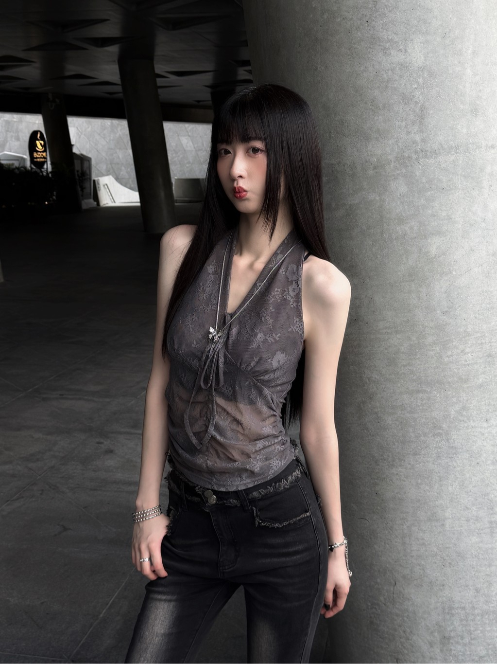 A0324-A12 蕾絲透膚胸綁繩掛脖背心