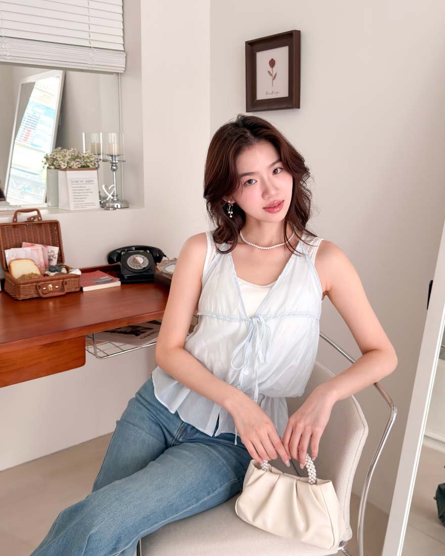 LINA LINA亮眼輕甜排釦繞脖背心假兩件上衣-唯美藍