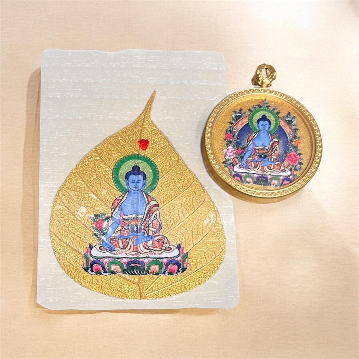 A54 西藏天然菩提葉唐卡藥師佛吊牌  (經師傅開光)