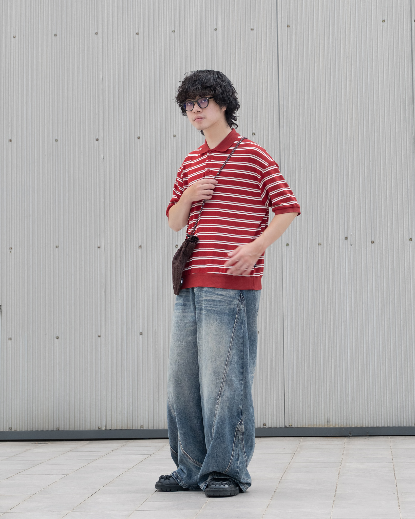 EDDIE LOOK 01