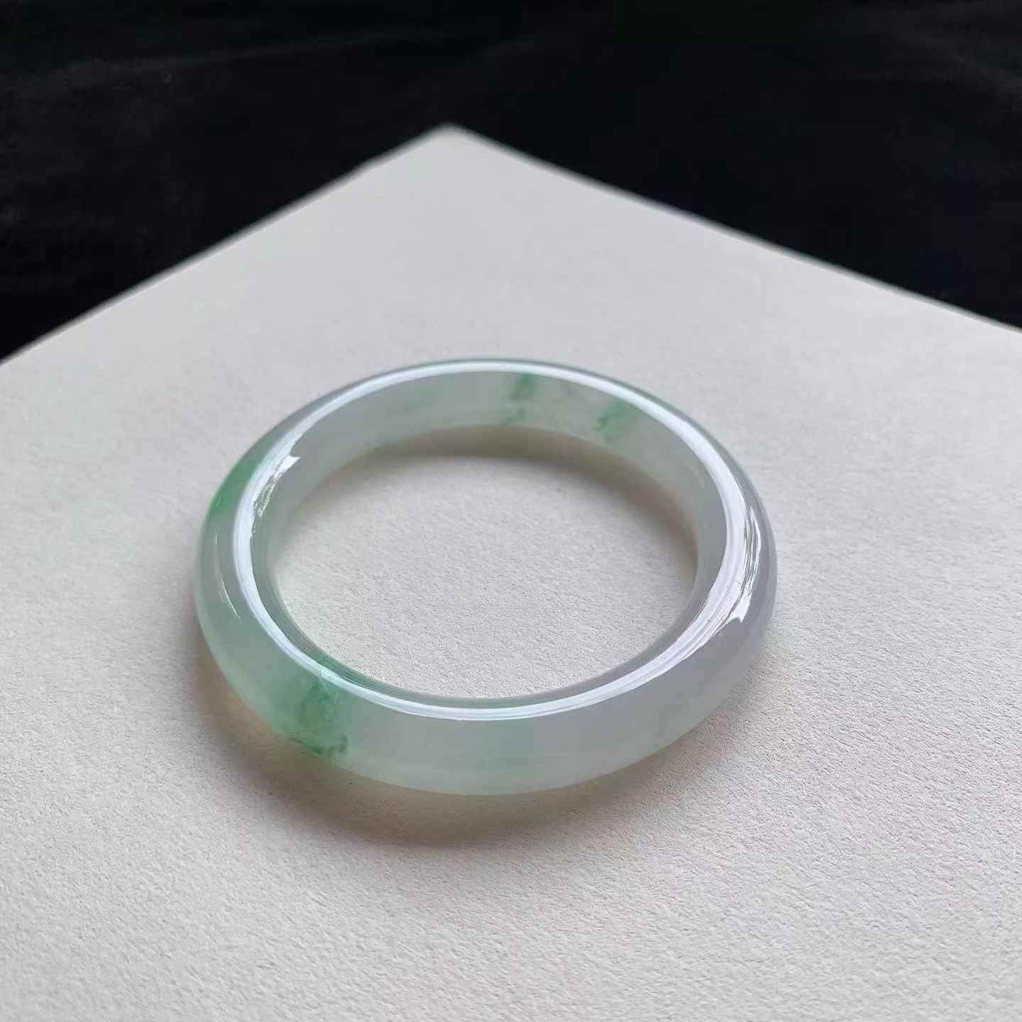 7112356 52.4mm冰種晴綠圓條翡翠手鐲 (52-54)