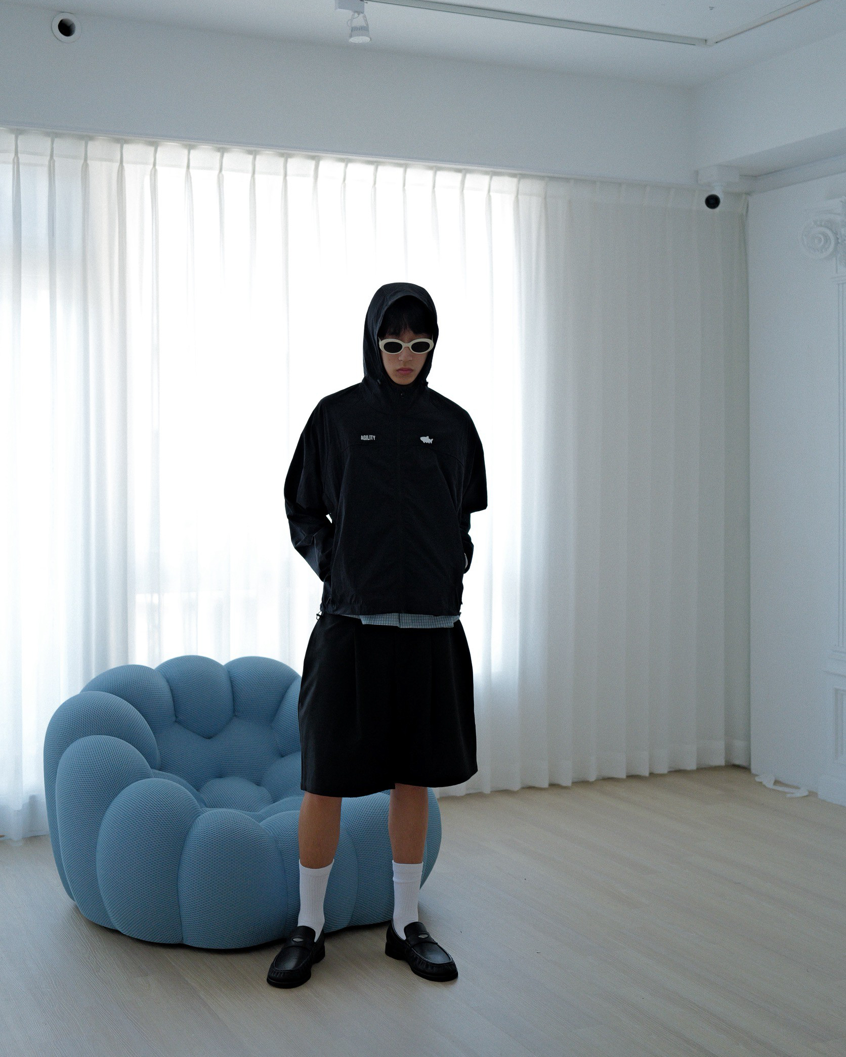 EDDIE LOOK 01