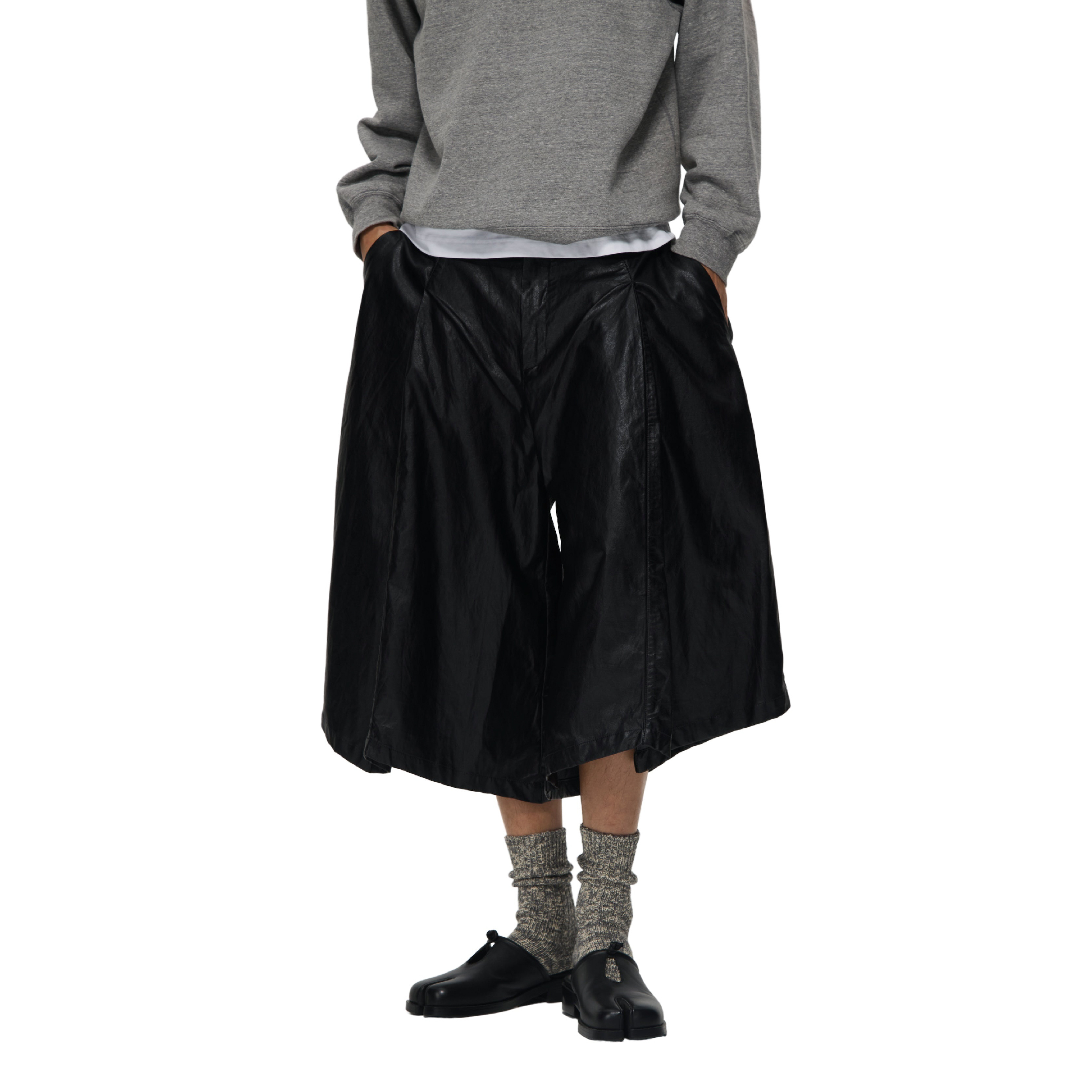 6cRAyon Pleated PU Leather Cropped Shorts 打褶PU皮質七分褲
