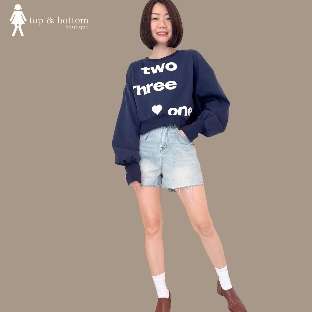 LONG SLEEVE PRINTED CROP SWEATER