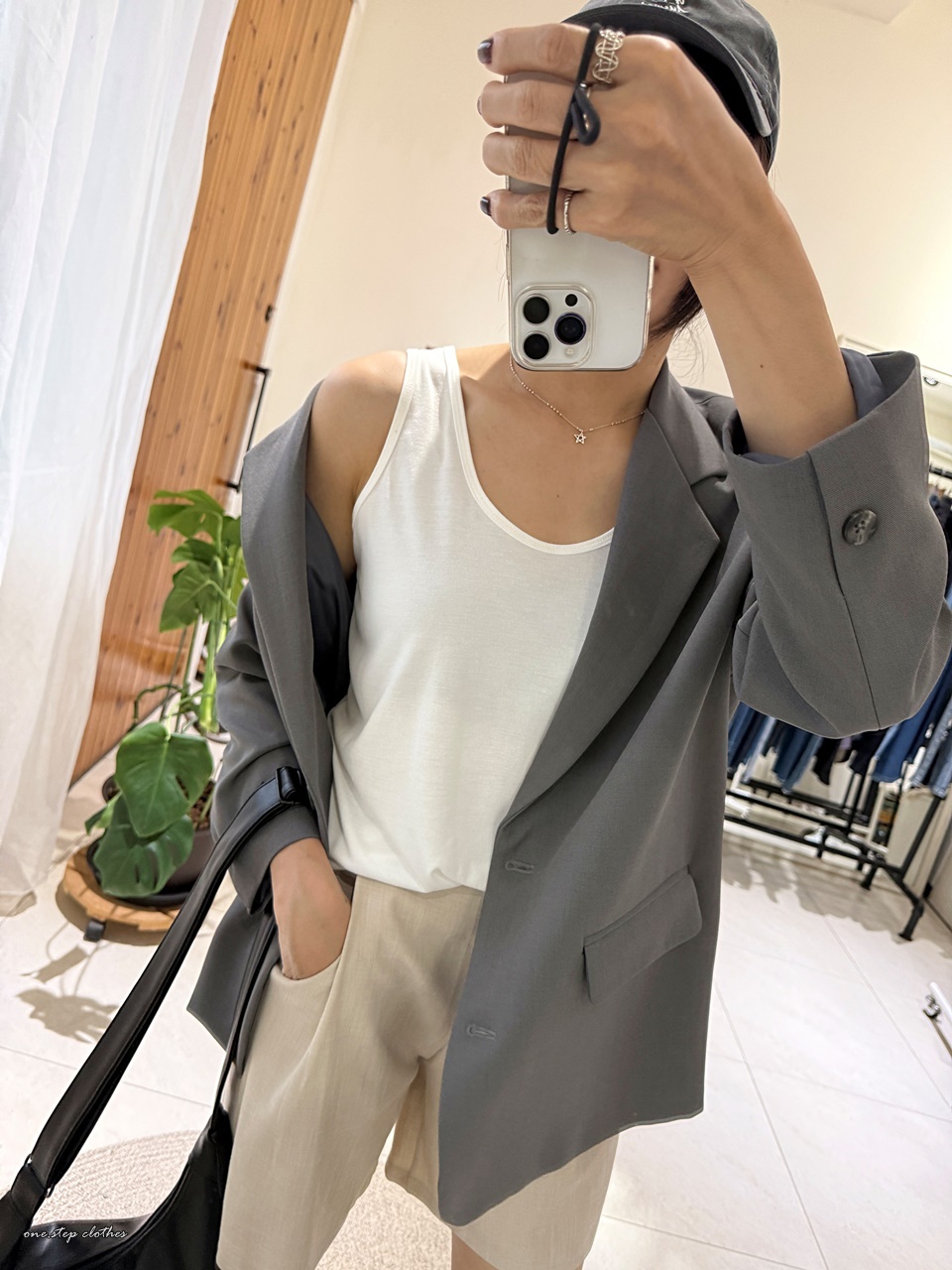 正韓滑面修身背心上衣 (白)