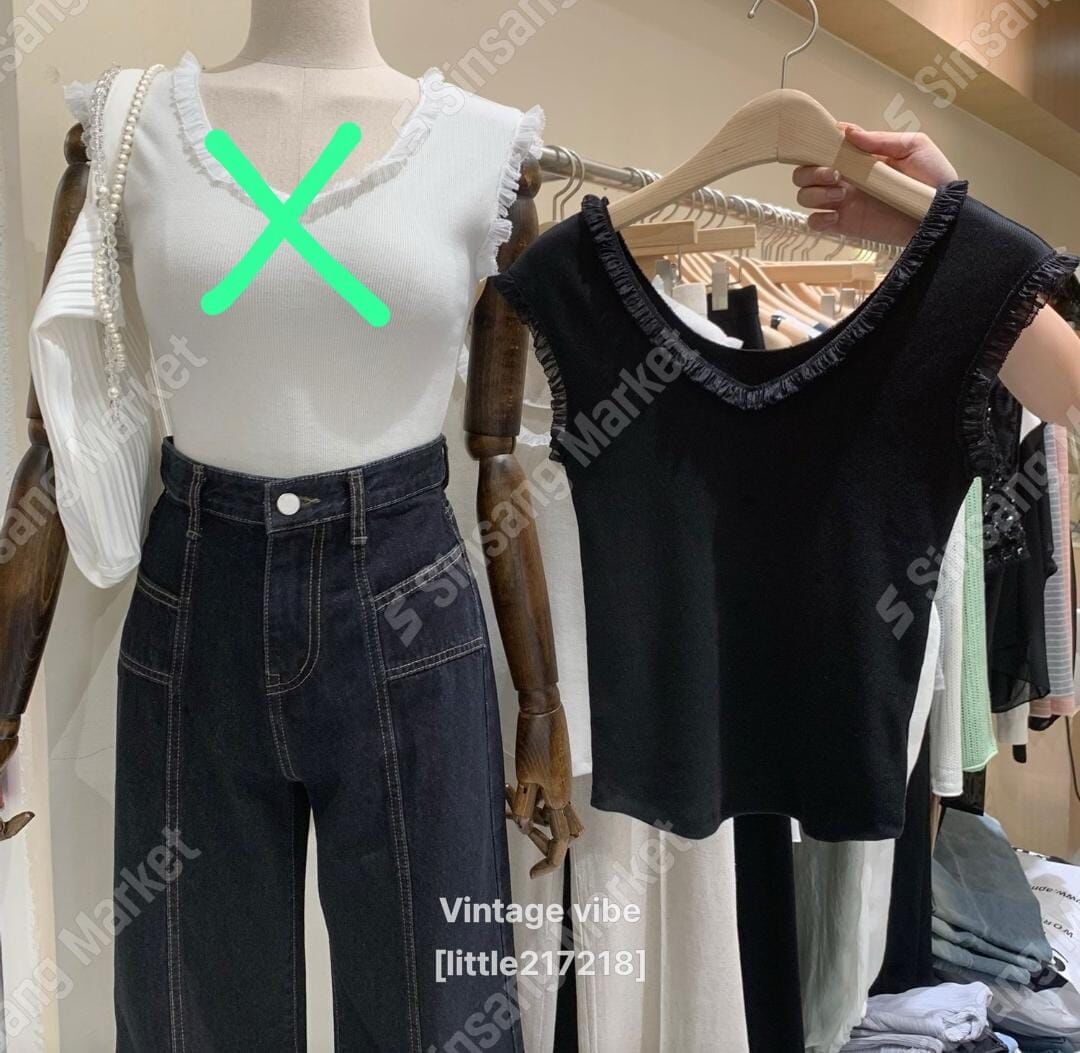 VV6433 黑色花邊V領上衣 *特價貨品不設退換*