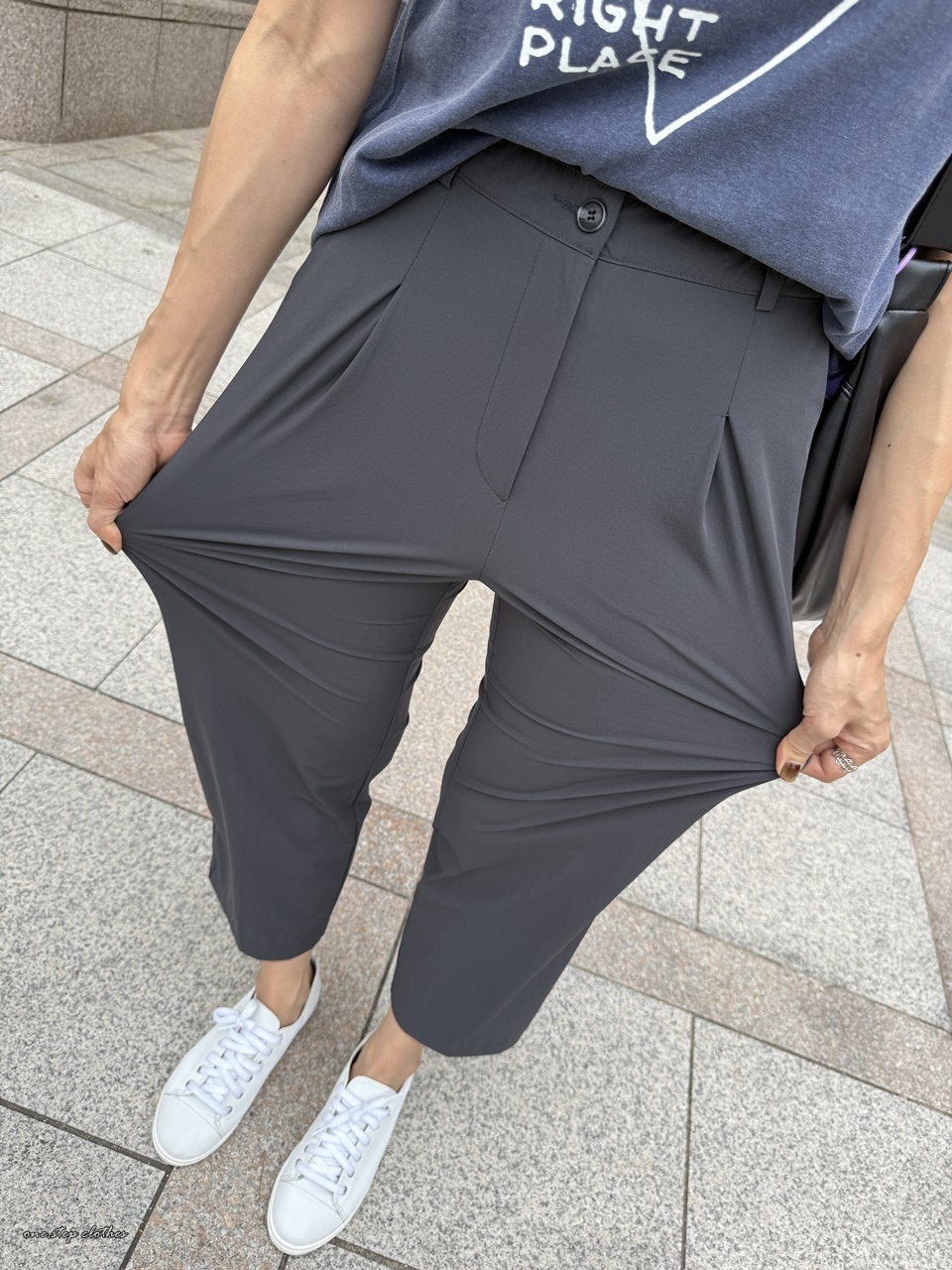 正韓薄款紳士灰滑面鬆緊休閒褲