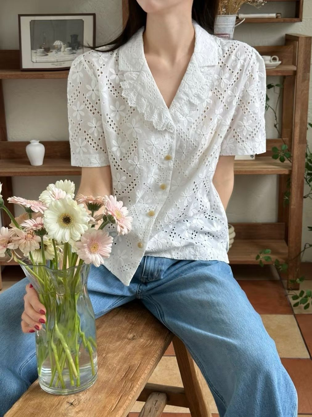 洞洞蕾絲領花朵襯衫