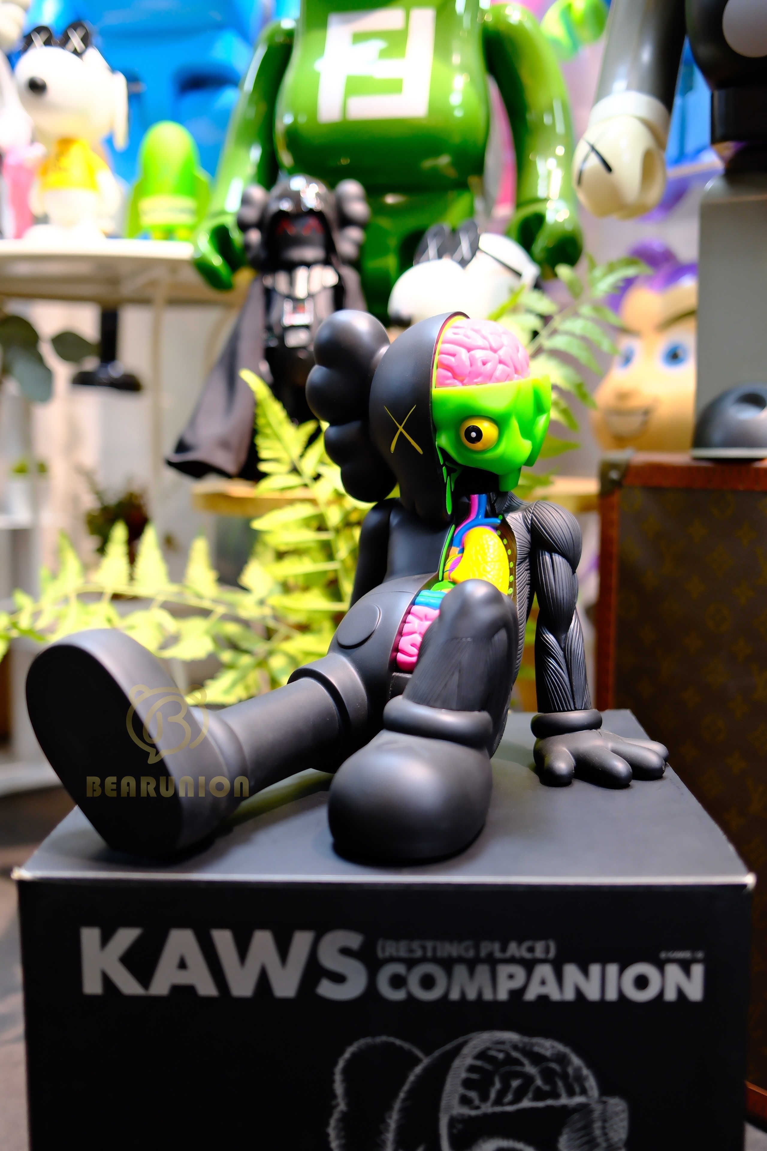 🥇現貨🥇KAWS Resting Place Vinyl Figure Black