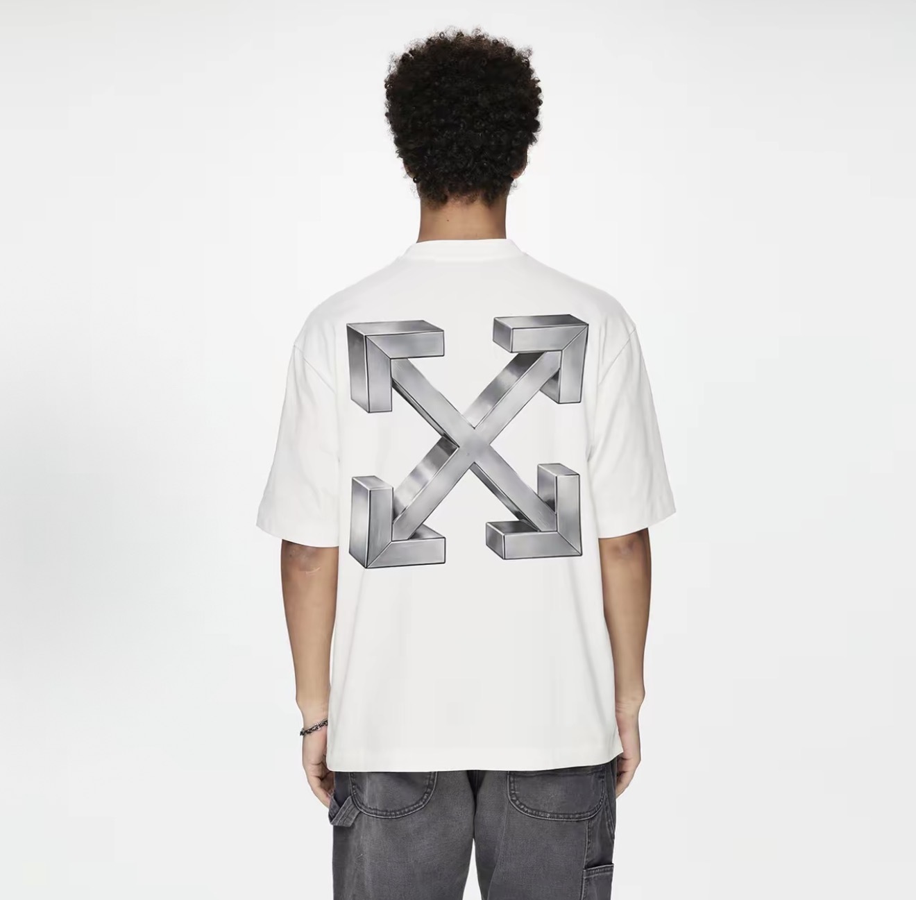 iSNEAKERS｜OFF-WHITE SS26 金屬箭頭  黑 白 經典短T