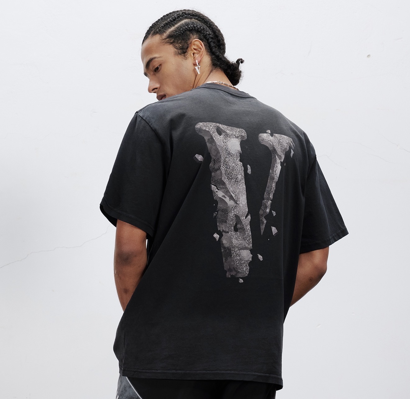 iSNEAKERS｜VLONE 隕石大標語 Logo 水洗做舊 短T