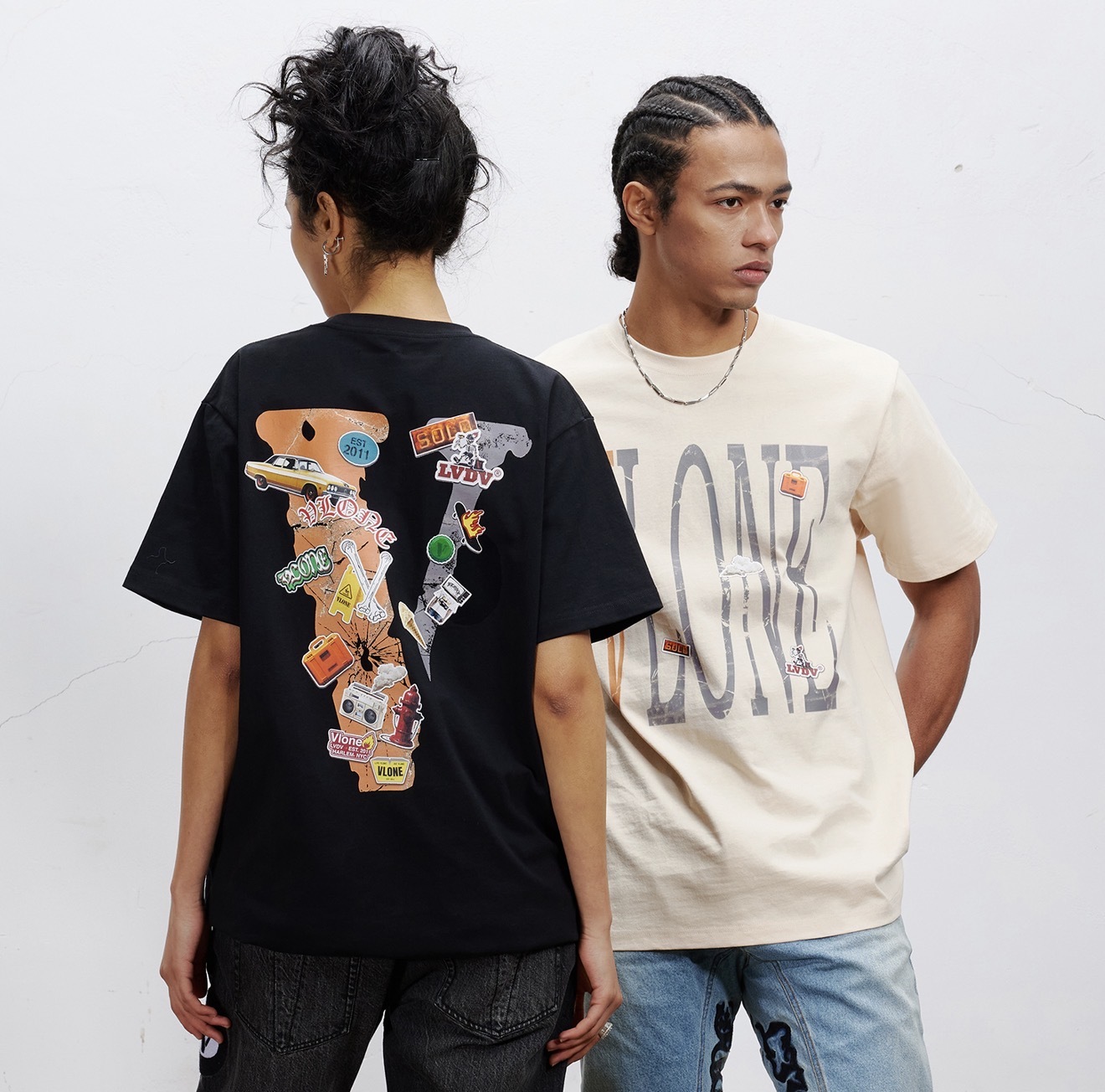 iSNEAKERS｜VLONE 貼紙塗鴉 大logo 印花 黑 米白 短T