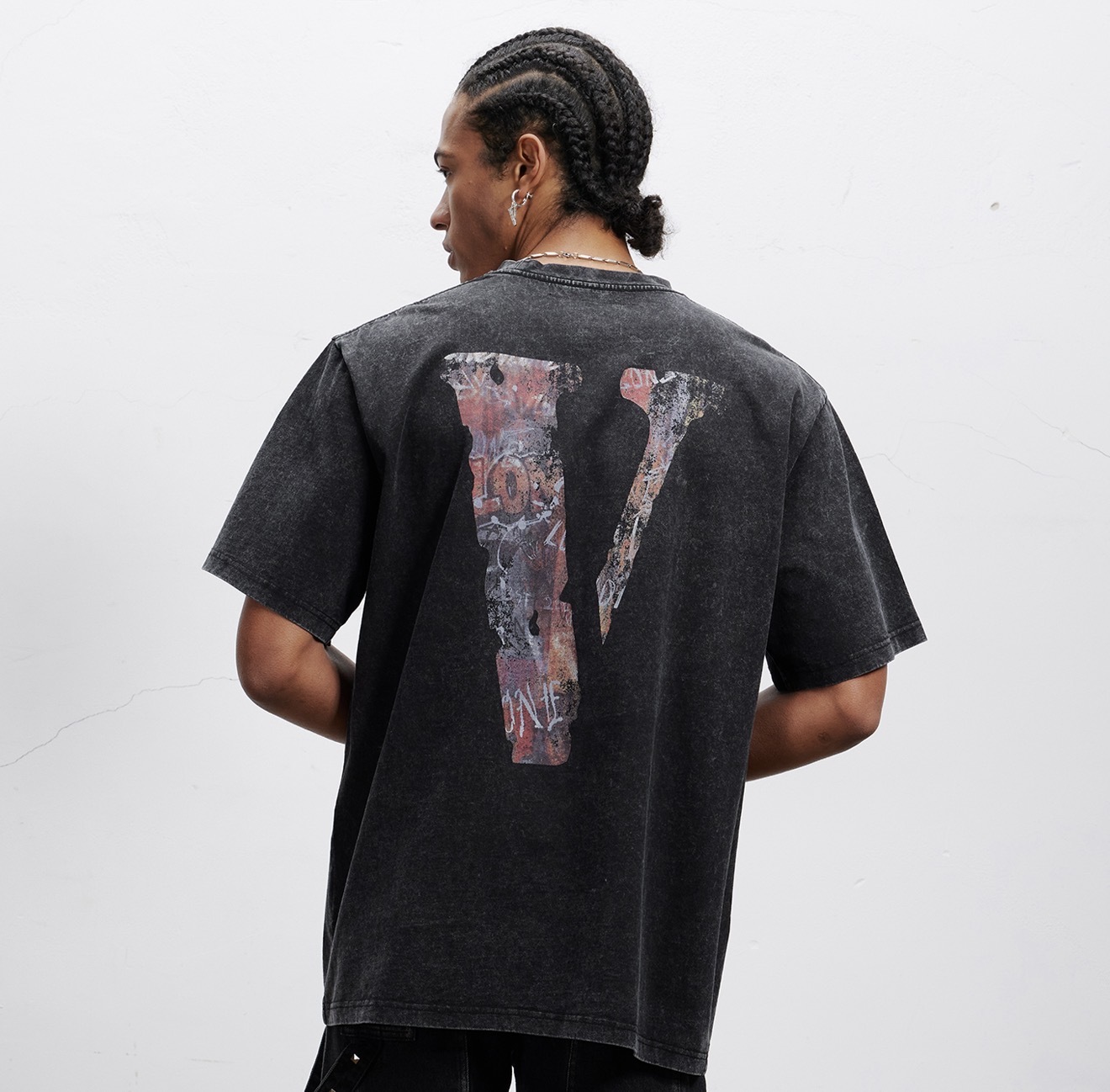 iSNEAKERS｜VLONE 手繪塗鴉風大logo 水洗做舊 短T
