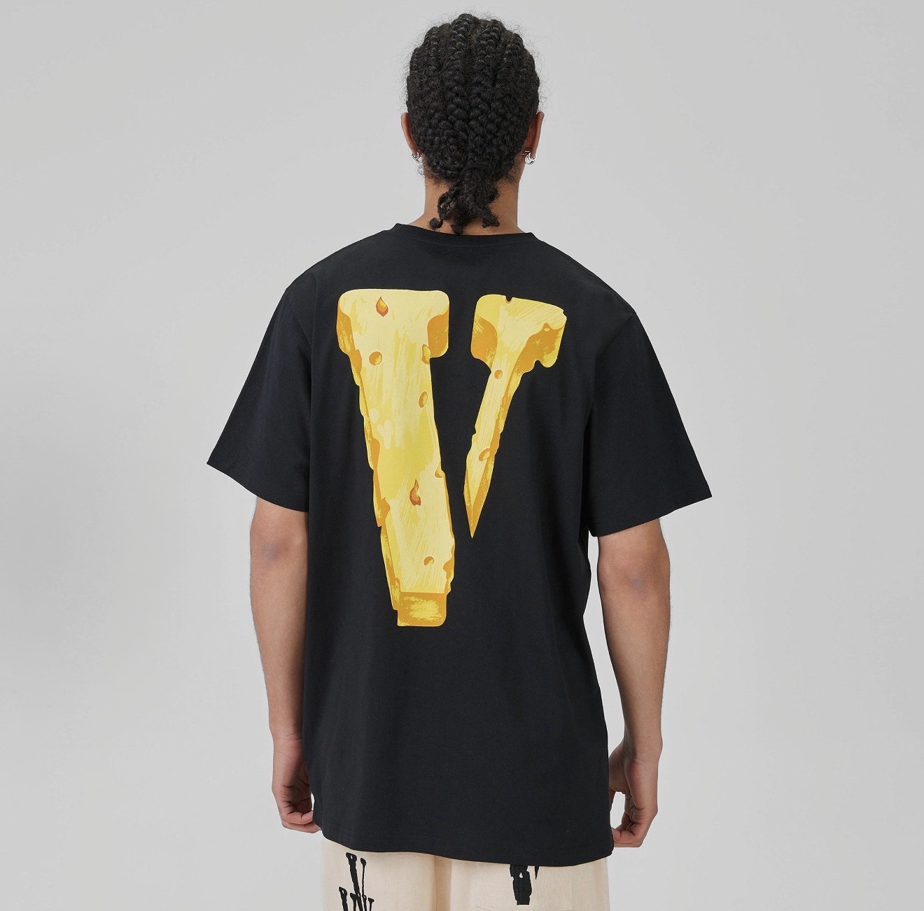 iSNEAKERS｜VLONE 大芝士  印花logo 黑 米 短T