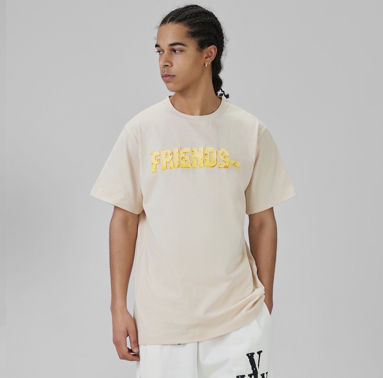iSNEAKERS｜VLONE 大芝士  印花logo 黑 米 短T