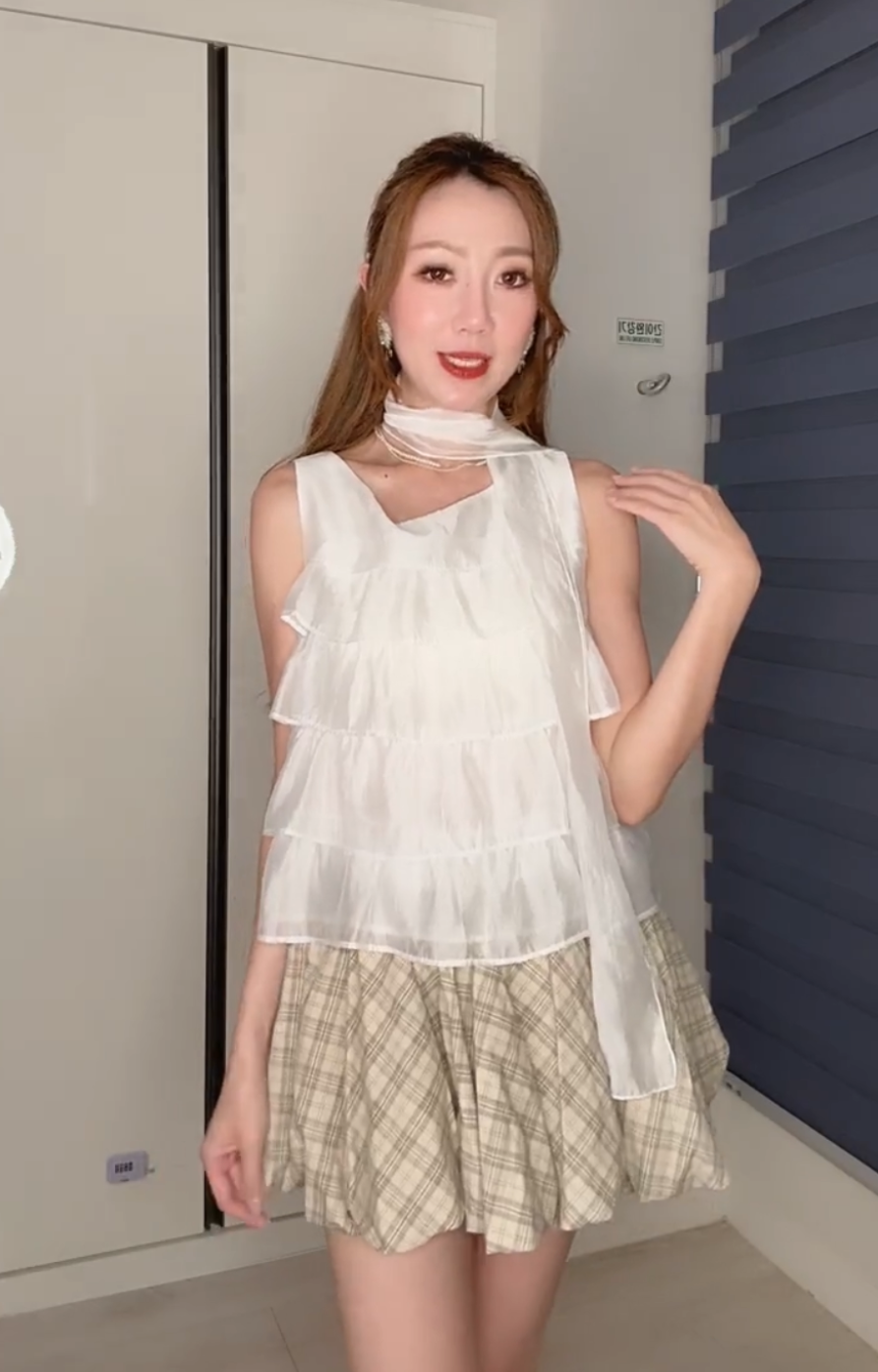 GLOSSY TIERED SLEEVELESS TOP WITH SCARF 210726