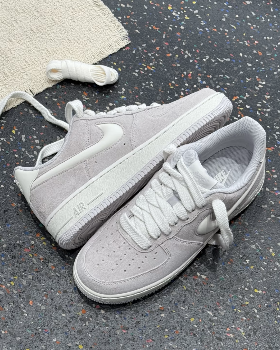 NIKE AIR FORCE 1 '07 LV8 灰白色 復古 麂皮 果凍 立體勾勾 男鞋