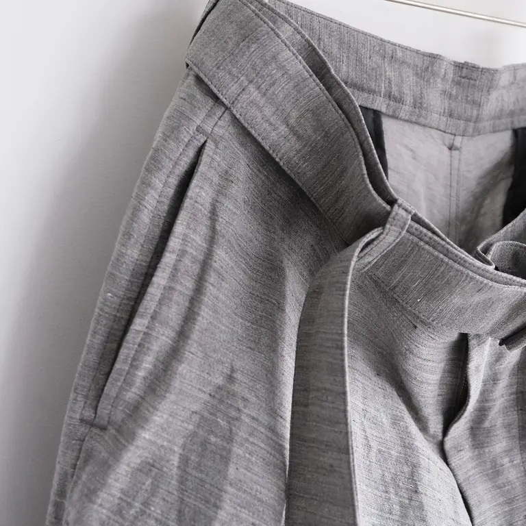 GRAPHPAPER 2026 LINEN CURPO BACK SATIN BELTED PANTS - PRE ORDER ITEM (預訂中)