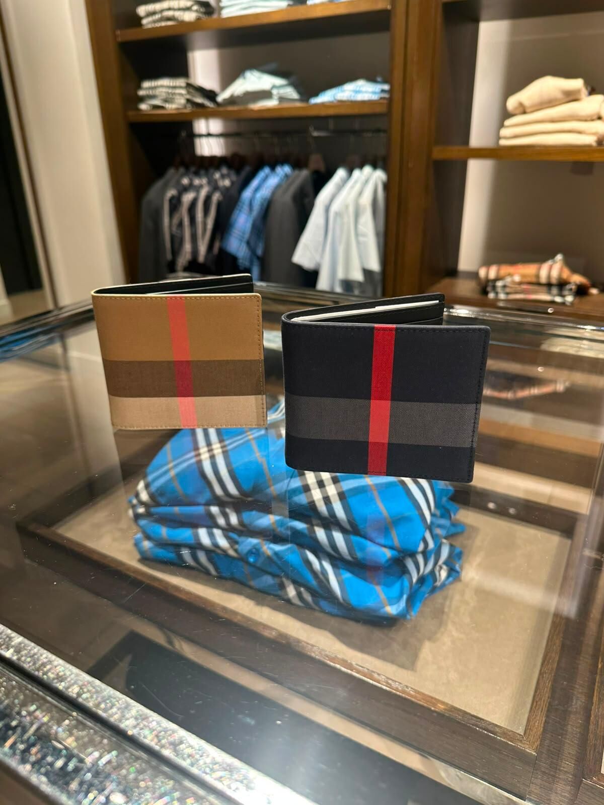 LYS02121 Burberry 經典格紋兩折銀包