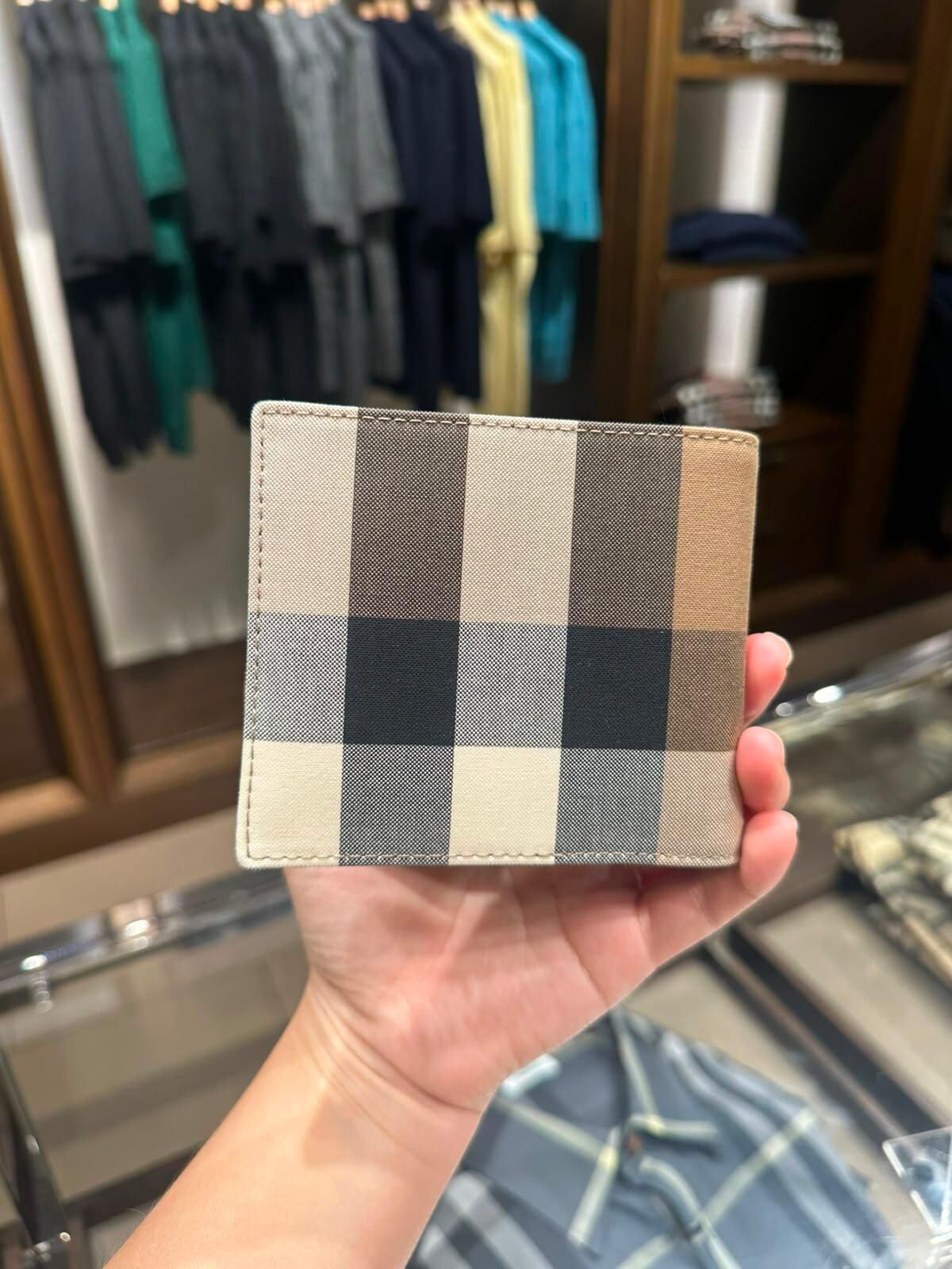 LYS02121 Burberry 經典格紋兩折銀包