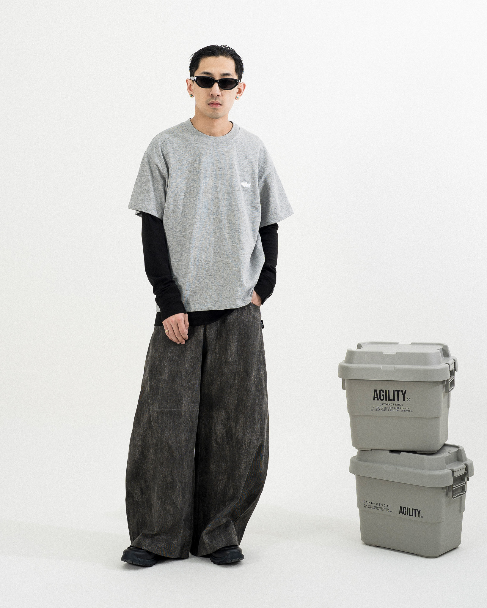 EDDIE LOOK 01