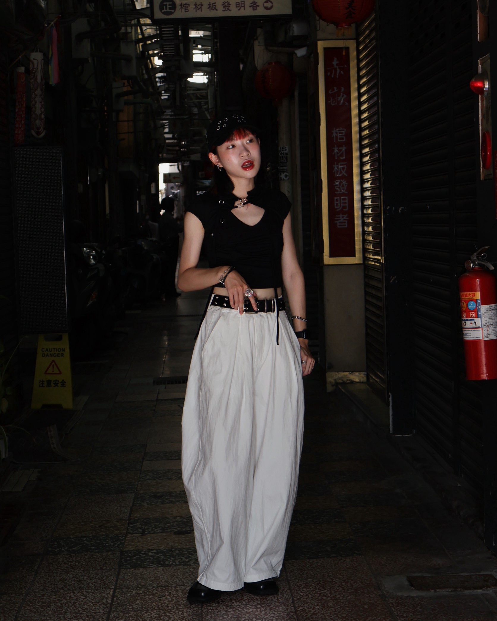 EDDIE LOOK 01