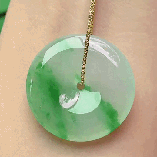 711338 翡翠冰種飄綠平安扣 (27.6mm直徑)