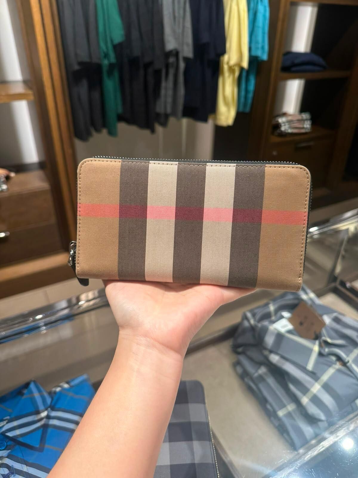 LYS02124 Burberry 經典格紋帆布拉鏈長銀包