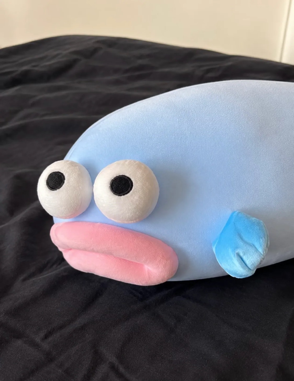 可愛又搞怪醜魚 🐟 冰涼抱枕 80CM