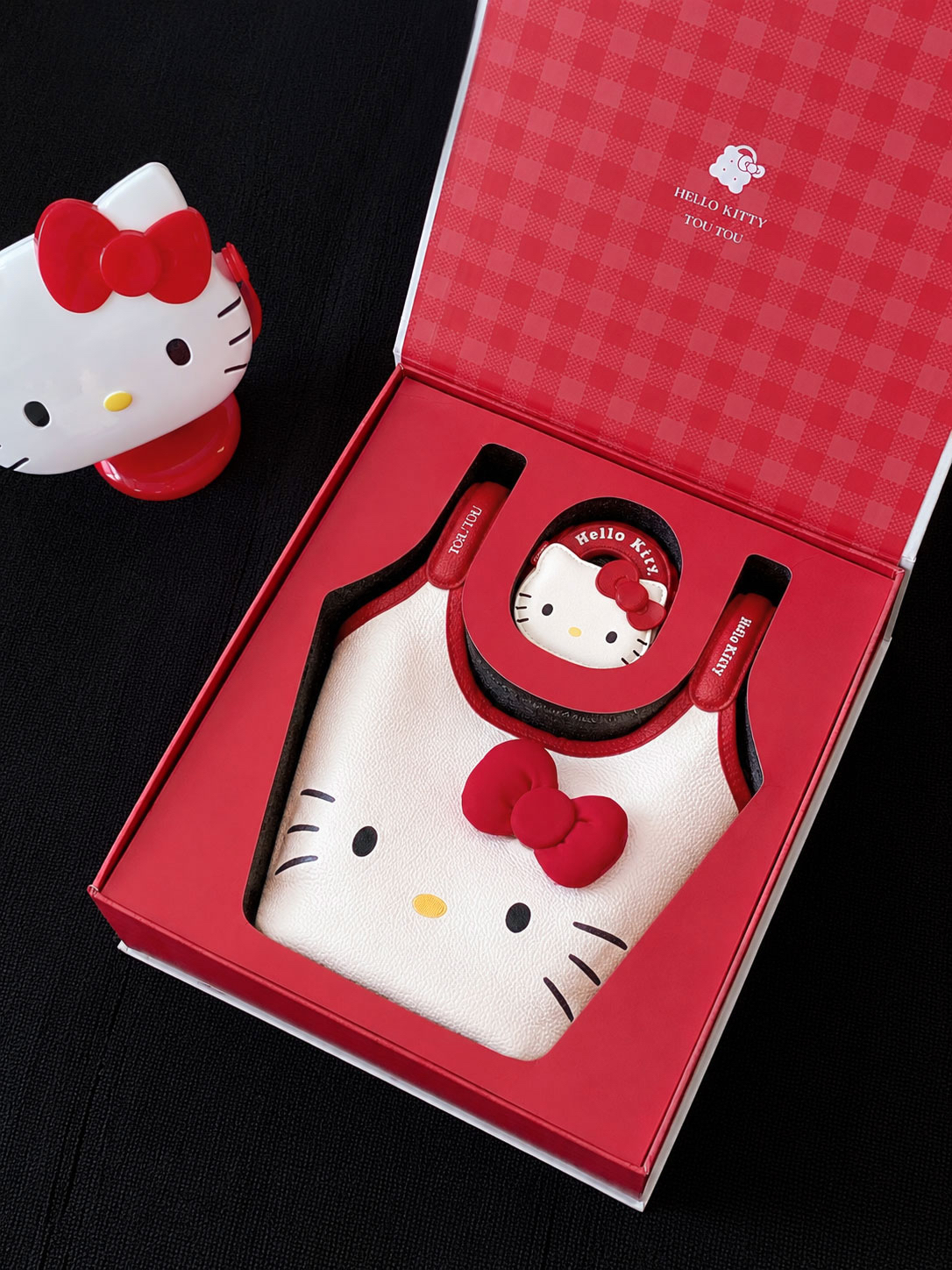 代購-『買一送二⁉️』TOUTOU × hellokitty 聯名款 正版授權 "天生一對" 水桶包 手提包