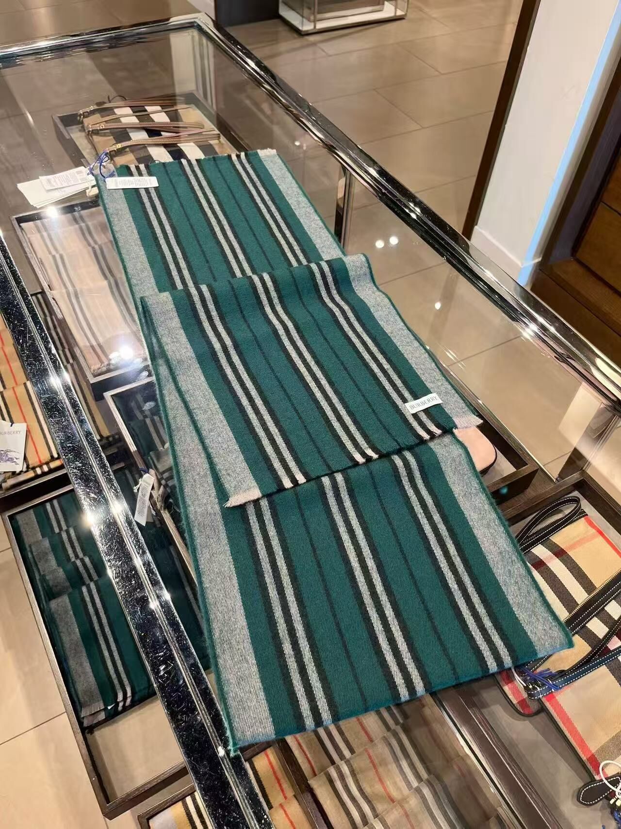 【預購】Burberry S072227 條紋頸巾 (深綠色)