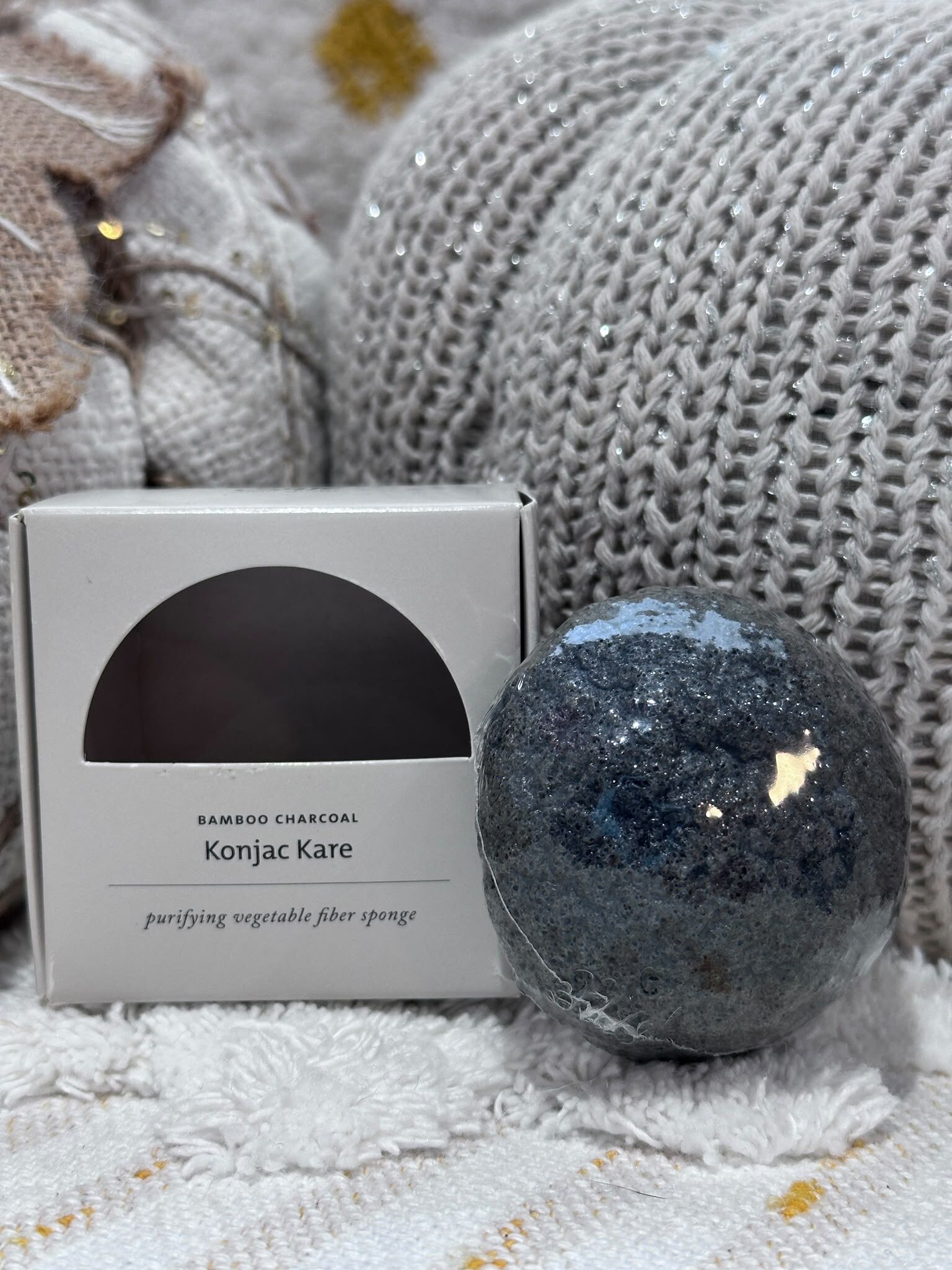 UL18 SJ 竹炭控油潔面海綿 Konjac Kare Bamboo Charcoal sponge