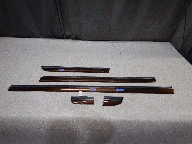 (二手) 正廠豐田 Spade / Porte 用 4U3 色下車身電鍍裝飾